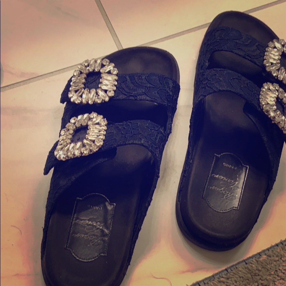 Roger Vivier. sandals or slipers. Lace Embroiled.